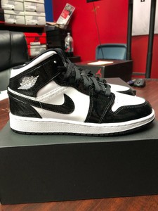 jordan 1 mid fibra de carbono