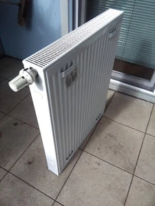 Kompaktheizkörper FKV Typ 22 / 900 x 700 mm rechts Kompakt Heizung Kermi Ventil - Bild 1 von 3
