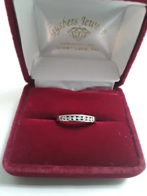  10KT WHITE GOLD PRINCESS CUT DIAMOND RING 1/6 CTW  NATURAL DIAMONDS SIZE 6.75 - Image 1 of 4