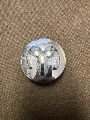 Tapacubos central de rueda Dodge cromo calibre Ram Dakota Durango 52110398AA Foto 1 de 2