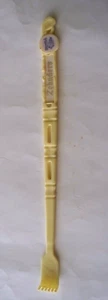 VINTAGE SOUVENIR BACK SCRATCHER FROM ZEHNDERS RESTAURANT, FRANKENMUTH, MICHIGAN - Picture 1 of 3
