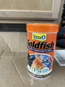 Tetra Goldfish Flakes, Balanced Diet For Aquarium Fish, Vitamin C,2.2 oz - Picture 1 of 2