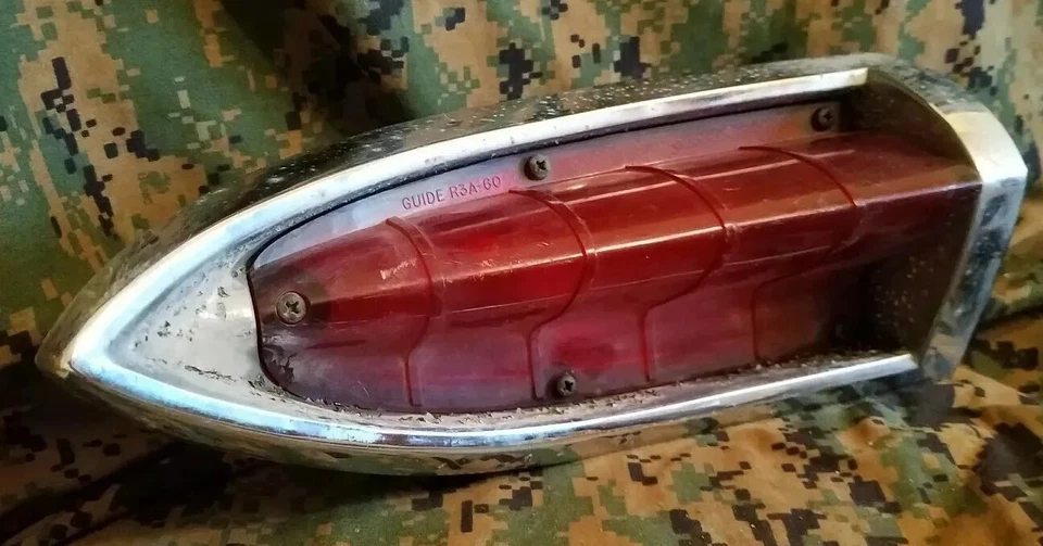 Oldsmobile Fiesta 88 1960 camioneta lado conductor luz trasera GM OEM Foto 1 de 4