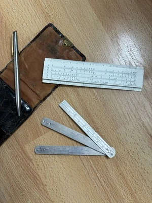 Regle À Calcul Ancienne, Demi Mètre Inox Et Stylo. - Photo 1/4
