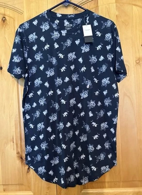 Hollister, Men’s  with Roses Short Sleeve Curved Hem T-Shirt NWT Small - Image 1 of 4