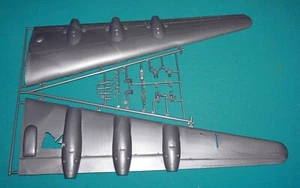 B-36 Peacemaker Monogram 1/72 Port Wing Pilots Etc. - Picture 1 of 1