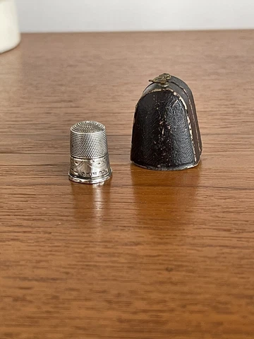 Vintage Solid Silver Thimble in Antique Leather Thimble Box Holder Case 1921 Cover