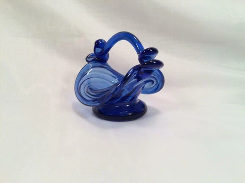 VINTAGE MINIATURE BLUE ART GLASS BASKET SWIRL DESIGN WITH BOWS 3' TALL Cover