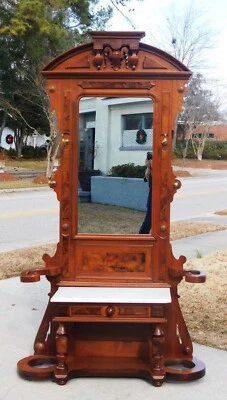 Árbol/etagere victoriano de nogal con tapa de mármol Foto 1 de 4