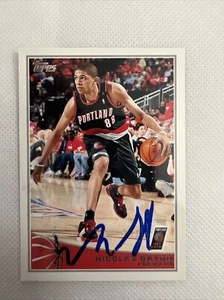 NICOLAS BATUM PORTLAND TRAIL  BLAZERS SIGNED AUTOGRAPHED 2009 TOPPS NBA CARD - Bild 1 von 2