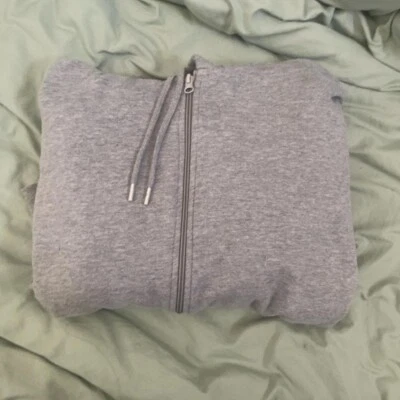 Jaqueta com capuz Boohoo feminina cinza com zíper  - Imagem 1 de 4