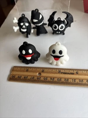 5 Figures 1 Ghost 4 Black Figures Franklin Theatre Advent Nightmare New Loose - Image 1 of 4