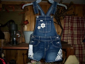 JORDACHE GIRLS FLOWER KNIT OVERALLS SHORTS SIZE XS 4-5 DENIM WITH BUTTONS NEW - Picture 1 of 1