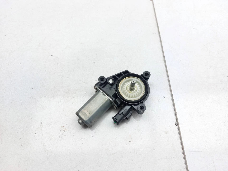 NISSAN PULSAR 2014 WINDOW MOTOR REAR RIGHT DRIVER SIDE C17689-100 - Image 1 of 4