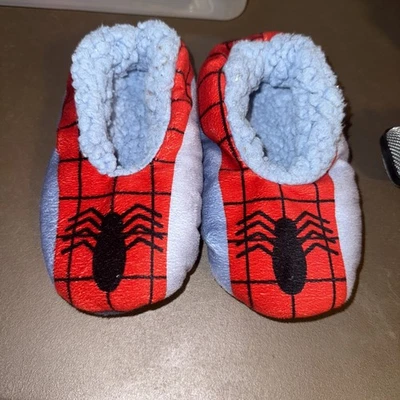 SPIDER-MAN toddler Fuzzy Slippers Size S/M (6-7)  - Image 1 of 3