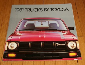 Original 1981 Toyota Truck Deluxe Sales Brochure Catalog 4x4 4x2 Pickup - Picture 1 of 2