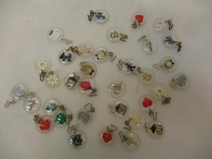 x-74058	34 St. Ältere Kunststoff Glasmerker mit Gebrauchsspuren