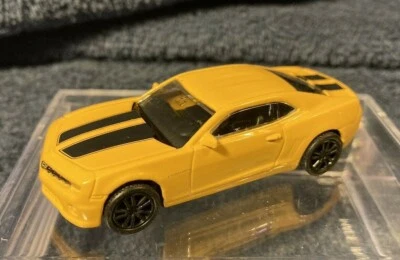 Chevrolet Camaro 2010 RMZ City escala 1:60/1:64 amarillo, como nuevo (z) Foto 1 de 4