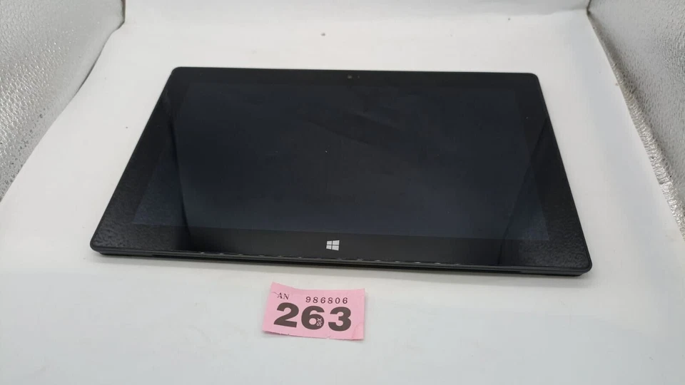 Microsoft Surface RT 1516 32GB Wi-fi 10.6" Windows 8 Tablet PC Spares or Repairs - Image 1 of 4