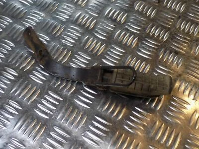 HONDA SH 50 CITY EXPRESS 85-96 REAR RIGHT HAND SIDE FOOT PEG AND BRACKET — 第 1/3 张图片
