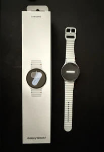 Samsung Galaxy Watch7 44mm Bluetooth - Silver - Picture 1 of 4