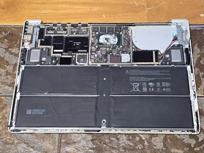 Microsoft Surface Laptop 13.5'' (256 GB, Intel Core i5 7th Gen., 8 GB) - Image 1 of 4