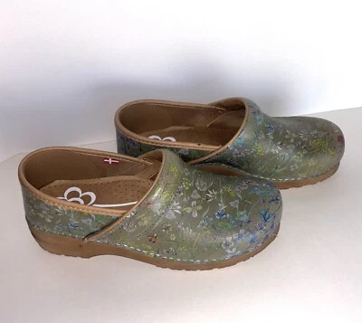 Zuecos Sanita Fucsia 41 Helecho Verde Musgo Floral Foto 1 de 3