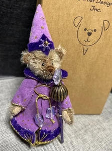 Miniatura Deb Canham Disney Bear Convention Merlín Camelot con caja y soporte - Imagen 1 de 4