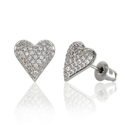 Pendientes con racimo de corazón de circonita cúbica enchapados en plata postes y respaldos de acero quirúrgico Foto 1 de 4