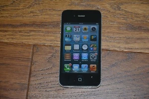 Apple iPhone 4 Black 16GB Vodafone ios 6.1.3 Used - Picture 1 of 1