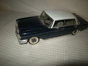 Aleta trasera 1:18 Revell Mercedes-Benz 300 SE W111 techo azul/blanco o VP-RARO- - Imagen 1 de 3