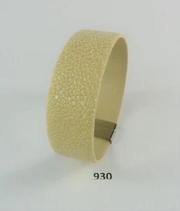 930) Rochenleder Armband 2 cm Breit mit Edelstahl Verschluss  - Picture 1 of 8