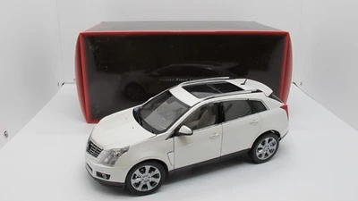 1:18 KYOSHO GM CADILLAC SRX WHITE FULL OPENED DIECAST CARS - Image 1 of 4