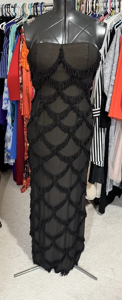 Vestido de noche negro festoneado brillante recortado sin tirantes talla 10 Foto 1 de 4