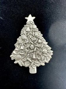 DE COLECCIÓN BROCHE ALFILER ÁRBOL DE NAVIDAD GAVIOTA PELTRE PLATA ESTRELLAS CAMPANAS-FIRMADO-AÑOS 80 - Imagen 1 de 7