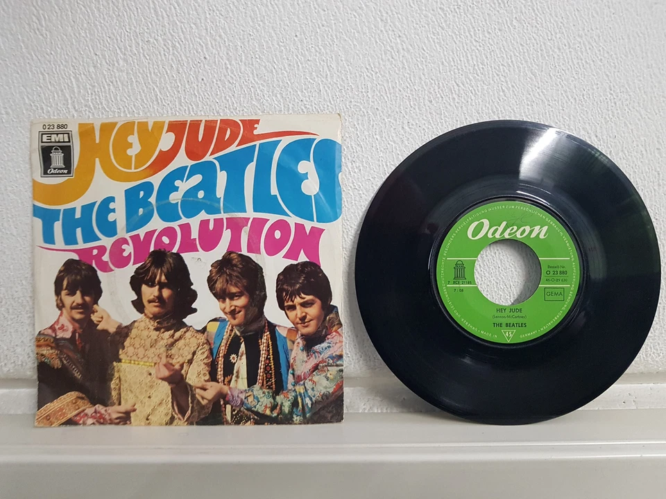 The Beatles - Hey Jude / Revolution 1968 Single 7“ LP Let it be Yellow Submarine - Bild 1 von 2