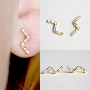 Wavy CZ Ear climber - Geometry ear climbers - Minimalist Gold wavy ear climber - Picture 1 of 4