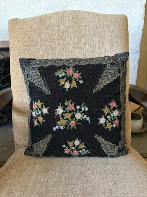 Almohada decorativa vintage con cuentas de la diseñadora Christiana 16x16 terciopelo negro Foto 1 de 4
