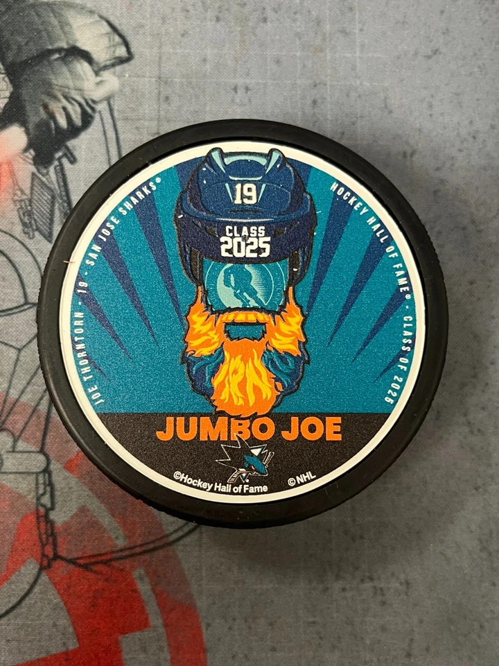 San Jose Sharks: Joe Thorton - 2025 Salón de la Fama del Hockey Jumbo Joe Beard Puck Foto 1 de 1