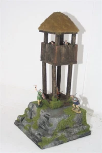 3221 Wikinger Wachturm Kyyres, auf Base zu 4 cm Sammelfiguren, Fertigmodell  - Bild 1 von 6