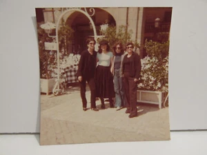 1970S VINTAGE FOUND PHOTOGRAPH COLOR ORIGINAL ART PHOTO SEXY WOMEN IN EUROPE PIC - Picture 1 of 4