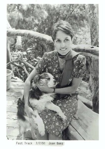 1991 Press Photo Activist & Singer Joan Baez poses with her pet puppy dog - Picture 1 of 2