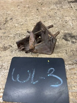 1981 87 1993 DODGE D100 D150 W150 EMERGENCY E BRAKE CABLE MOUNT BRACKET EQUALIZE - Image 1 of 4