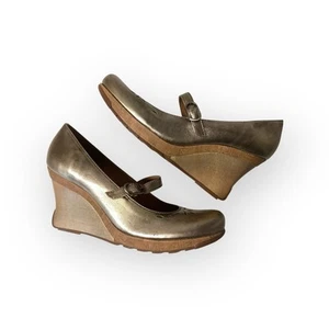 Women’s Kenneth Cole Plant A Cede Distressed Gold Platform Wedge Shoes Size 8 - Picture 1 of 18