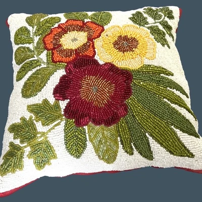 Cojín floral vintage artesanal con cuentas 12x12 rojo hecho en la India rojo pesado Foto 1 de 4