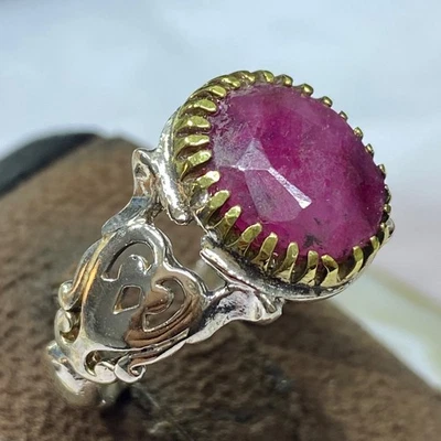 Элегантное и стильное мужское кольцо из стерлингового серебра 925 пробы с натуральным красным рубиновым камнем - Изображение 1 из 4