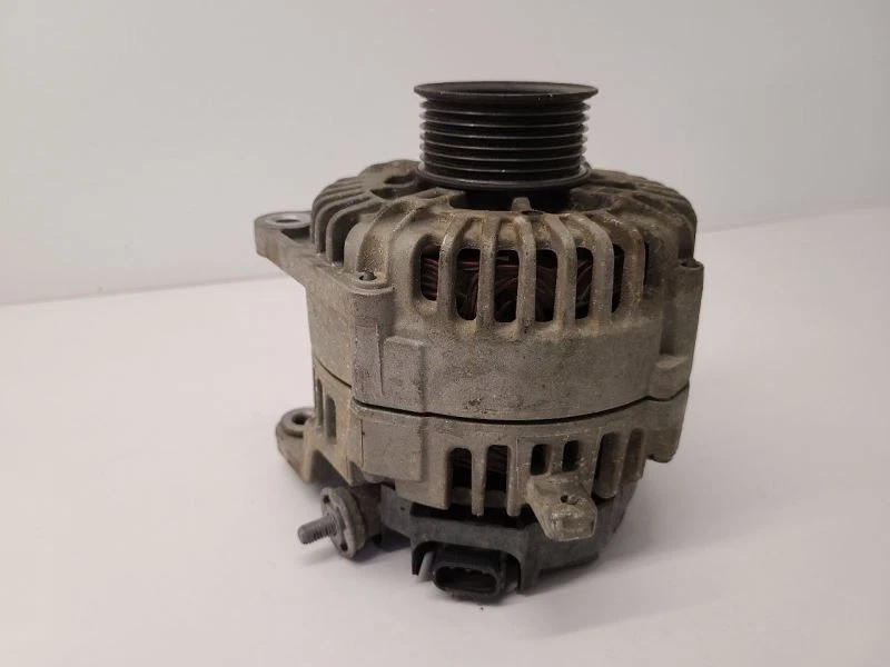 Alternador Nissan Frontier 10-19 6 cilindros sin combustible flexible 130 amperios Foto 1 de 4