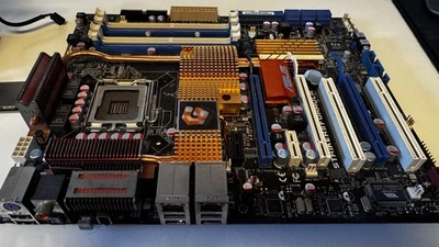 ASUS Striker II Formula + Intel Core 2 Quad Q6700 + Revoltec-Kühler + DDR2 RAM - Bild 1 von 4