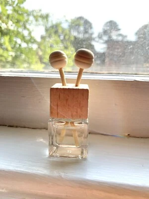 Car vent clip diffuser essential oil - Miami Blossom Scent Included! - Image 1 of 3