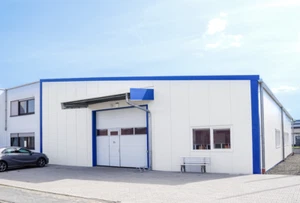 Produktionshalle / Gewerbehalle - Bild 1 von 16